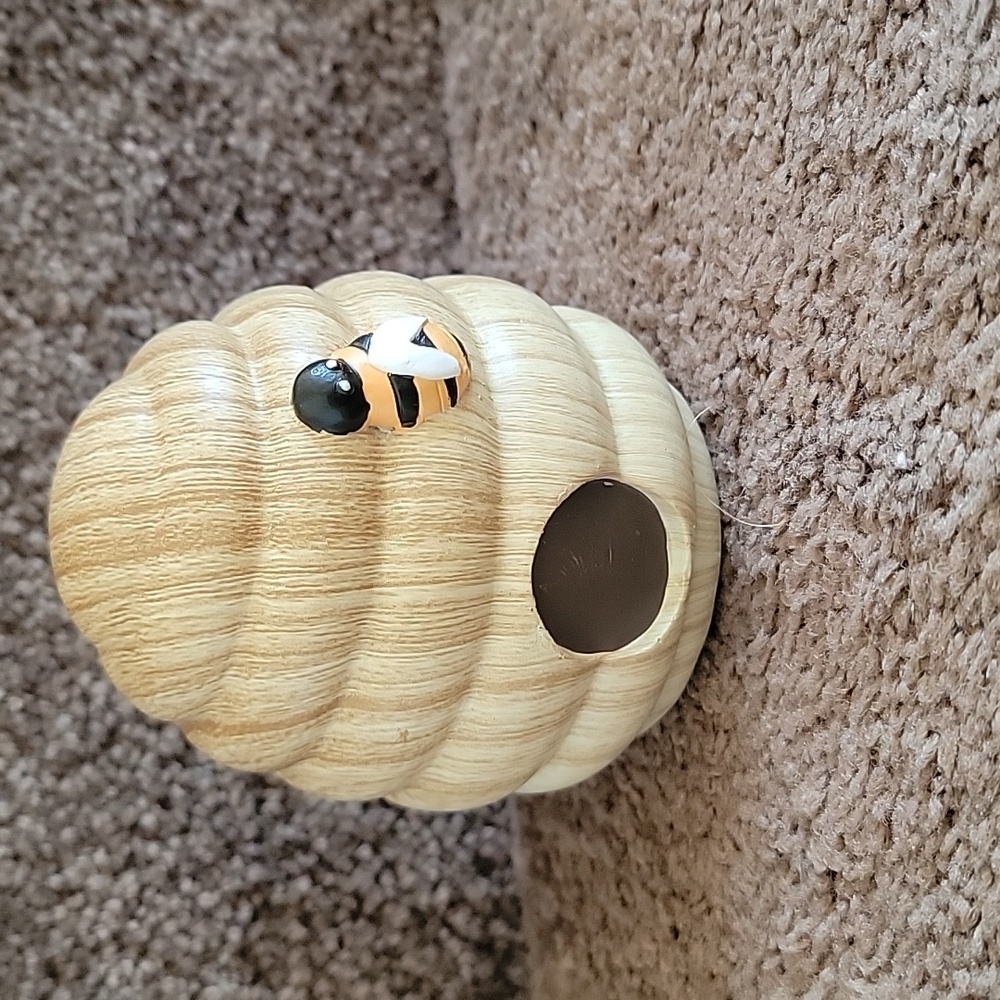 Wooden Beehive and Bee Set - Picture 2 of 3